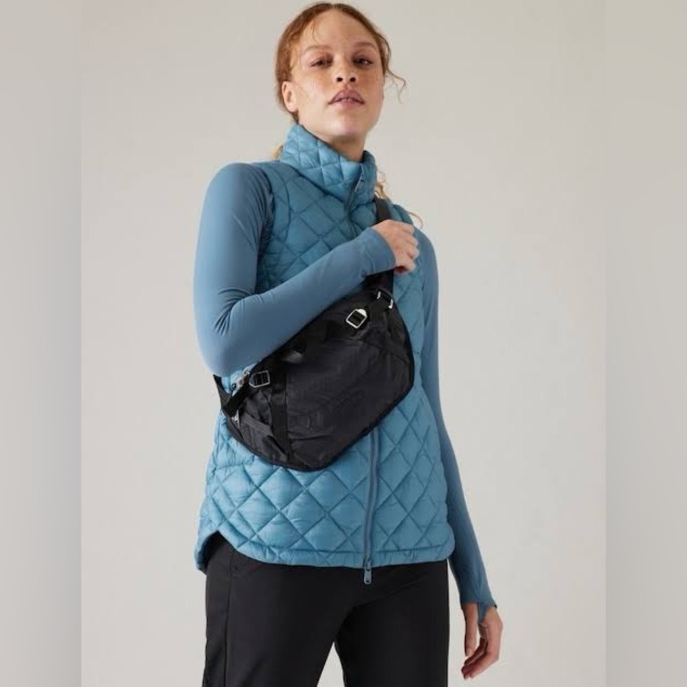 Like new Athleta Large Excursion Belt Bag - Black - Picture 4 of 5